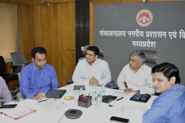 अपर मुख्य सचिव दुबे ने इंदौर में 11 जुलाई को होने वाले एमपी ग्रोथ कॉन्क्लेव की तैयारियों की जानकारी ली