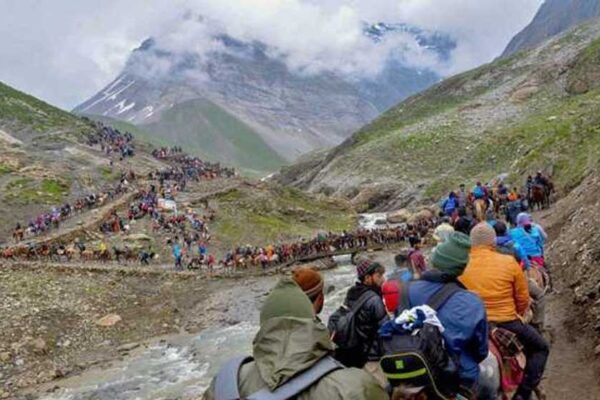एक दिन के निलंबन के बाद अमरनाथ यात्रा फिर से शुरू, 7908 श्रद्धालु हुए रवाना