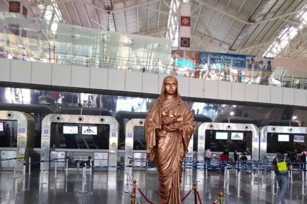 इंदौर एयरपोर्ट पहली बार 6 महीने में 22 लाख यात्रियों ने भरी उड़ान, आंकड़ा 40 लाख पार करने की ओर; पिछले साल से 3 लाख ज्यादा