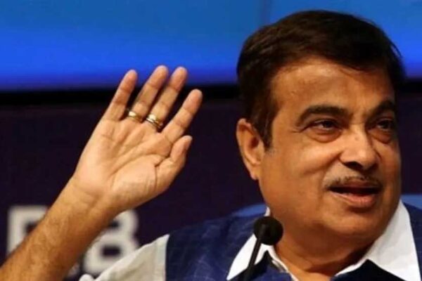 नितिन गडकरी बोले सिस्टम में ऐसे लोग चाहिए जो सरकार को जवाबदेह बनाएं