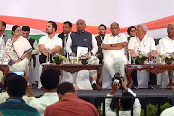 कमजोर होती विपक्षी दीवार: AAP के बाहर जाने से INDIA ब्लॉक को कितना झटका?