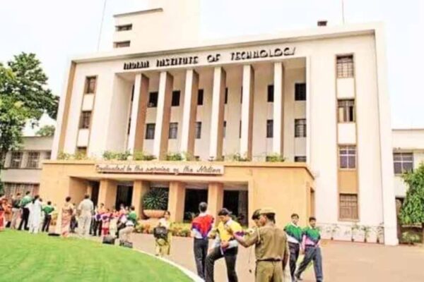 IIT खड़गपुर में सनसनी: हॉस्टल में लटका मिला छात्र, संस्थान में चौथी मौत से हड़कंप