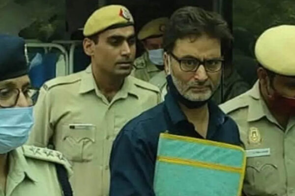 श्रीनगर में 8 जगहों पर छापेमारी, 35 साल पुराने कश्मीरी पंडित नर्स मर्डर मामले में यासीन मलिक के घर भी जांच