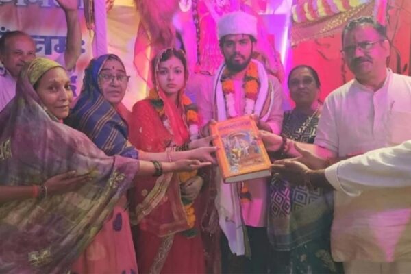 खंडवा की शिफा ने अपनाया हिन्दू धर्म, राहुल के साथ मंदिर में रचाई शादी