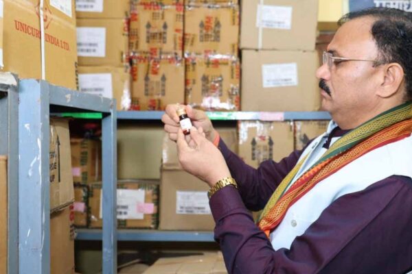 स्वास्थ्य मंत्री जायसवाल ने पुरूर उपस्वास्थ्य केंद्र का दौरा कर सुविधाओं का लिया जायजा