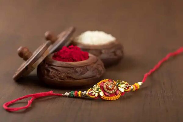 रक्षाबंधन विशेष: राखी बांधने के लिए साढ़े 7 घंटे का योग, शुभ मुहूर्त में करें बहन-भाई का पर्व