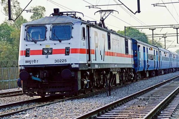 दशहरा से दिवाली तक सफर आसान, रेलवे ने चलाईं 150 स्पेशल ट्रेनें, किराए में 20% राहत