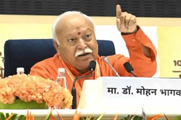 धर्मांतरण से बढ़ रही जनसंख्या की चिंता, मोहन भागवत ने दिए 3 बच्चे पैदा करने के संकेत