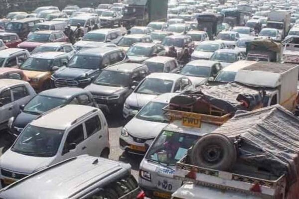 20 साल पुराने गाड़ियों की जेब ढीली, जानें रजिस्ट्रेशन रिन्यूअल की नई दरें
