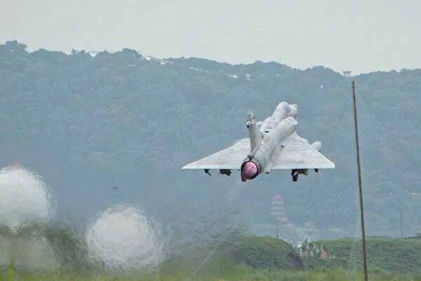 ताइवान पर चीन की नई चाल, 41 विमान और 7 पोत ने बढ़ाई हलचल