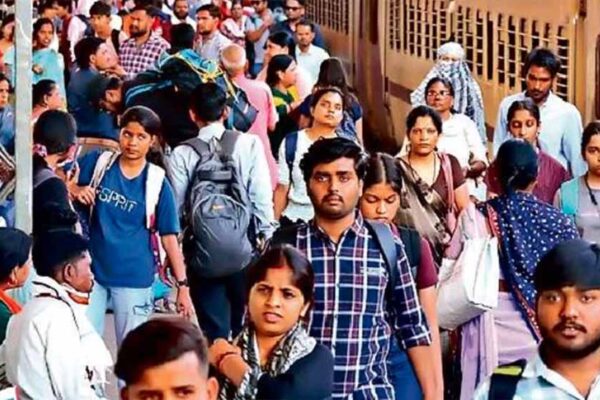 दीपावली और छठ पूजा से पहले ही ट्रेनों में सीटें फुल, सफर हुआ कठिन