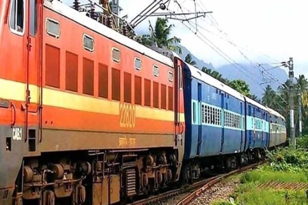 त्योहारों पर रेल यात्रा में राहत, 12,000+ ट्रेनें चलेंगी और डिस्काउंट का लाभ