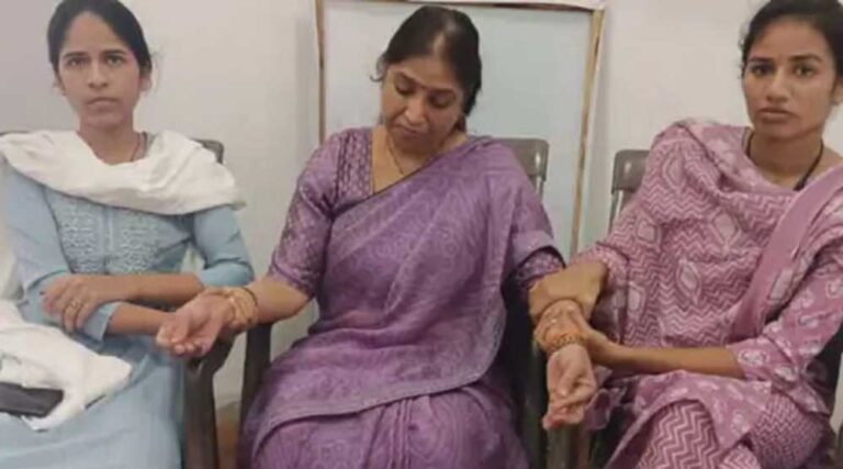 रिश्वत लेते रंगे हाथ पकड़ी गई संकुल प्रिंसिपल, लोकायुक्त की टीम ने की बड़ी कार्रवाई