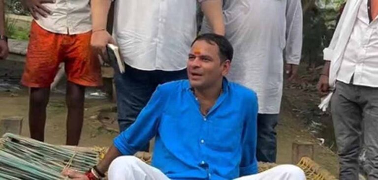 राघोपुर में राहत कार्य का संदेश: तेज प्रताप ने बाढ़ प्रभावितों को बांटी मदद