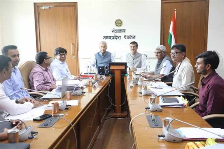 मध्यप्रदेश एवं गुजरात के अधिकारियों के बीच हुई उच्चस्तरीय बैठक