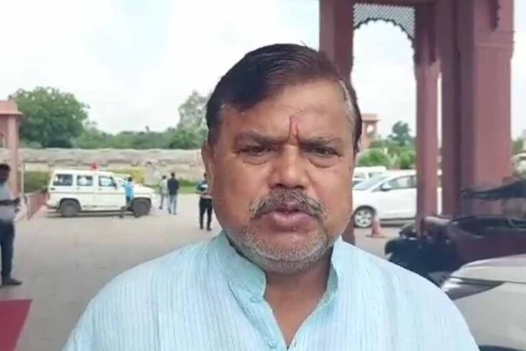 आउटसोर्स कर्मचारी के परिवार को मिला आर्थिक संबल, मंत्री तोमर ने दी जानकारी