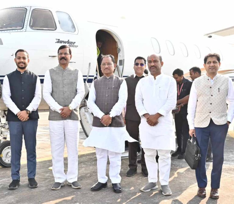 स्टेट हैंगर से नई विमान सेवा का मुख्यमंत्री साय ने किया शुभारंभ