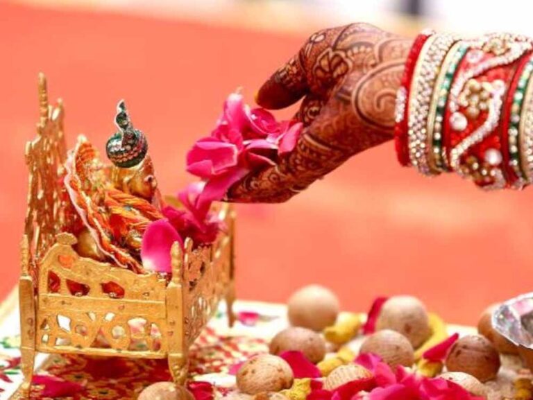 मार्गशीर्ष मास में श्रीकृष्ण पूजा का महत्व: शंख और तुलसी से करें आराधना, मिलेगा विशेष फल
