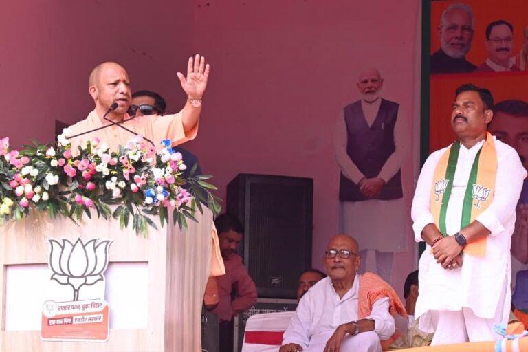 सीएम योगी बोले- रामद्रोही विपक्ष ने नरसंहार करवाए, अब माफिया गले लगाते हैं