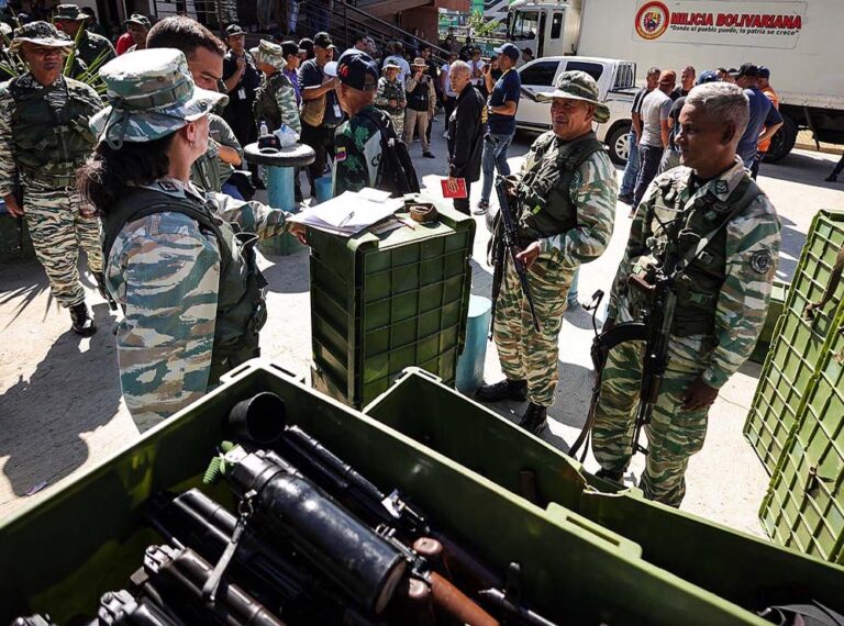 अमेरिका के खिलाफ वेनेजुएला की तैयारी: पुरानी सेना, आधुनिक हथियार और अंतरराष्ट्रीय जुड़ाव