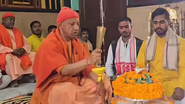 मानसरोवर और भरोहिया स्थित पितेश्वरनाथ शिव मंदिर में दर्शन-पूजन कर किया दुग्धाभिषेक-जलाभिषेक