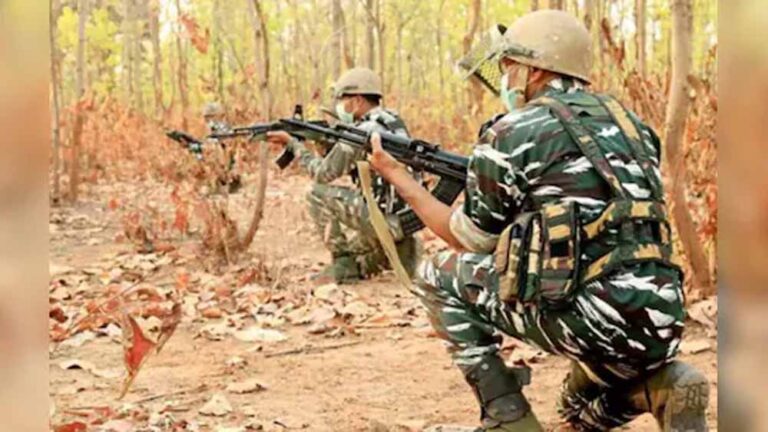 बीजापुर में कई हथियार बरामद, सुरक्षाबलों से मुठभेड़ में दो वर्दीधारी नक्सली ढेर
