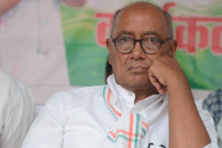 RSS पर टिप्पणी से दिग्विजय सिंह के लिए मुसीबत, मानहानि मामला खारिज करने से कोर्ट ने किया इनकार