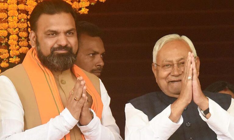 लोकभवन में आज सजेगा सत्ता का शिखर, बिहार में कुर्सी पर कौन बैठेगा, आज होगा तय