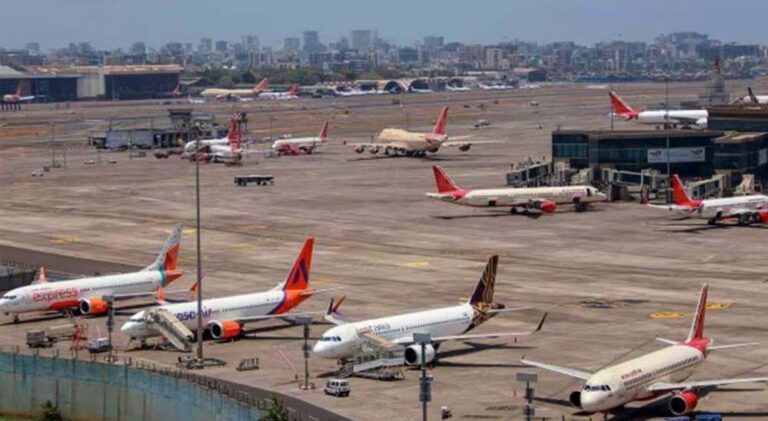 पुणे एयरपोर्ट पर वायुसेना विमान की आपात लैंडिंग, गियर फेल होने से रनवे बंद