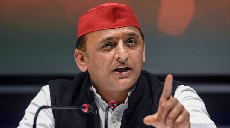 अखिलेश यादव का ऐलान: सपा सरकार में 300 यूनिट बिजली मुफ्त, महिलाओं को मिलेगी 40 हजार पेंशन
