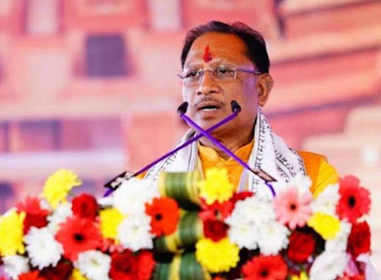 मुख्यमंत्री साय ने स्थापना दिवस पर किया ध्वजारोहण, अटल जी के विज़न को आगे बढ़ाने का संकल्प लिया