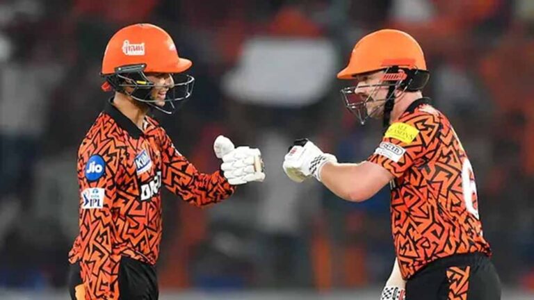 सनराइजर्स हैदराबाद की अच्छी शुरुआत, ओपनर्स ट्रेविस हेड और अभिषेक शर्मा का शानदार फॉर्म