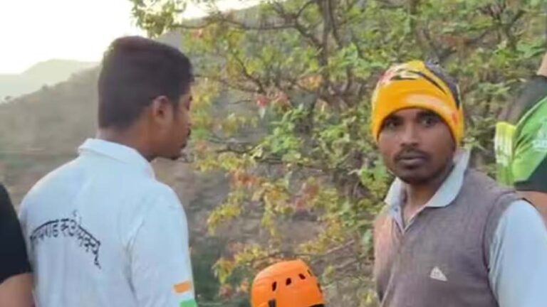 महाराष्ट्र में भीषण सड़क हादसा, 800 फीट नीचे गिरी कार; 8 युवकों की मौके पर मौत