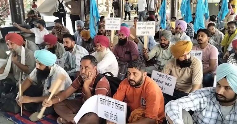 लुधियाना में रोडवेज कर्मचारियों ने खोला मोर्चा, स्थायी भर्ती को लेकर किया प्रदर्शन
