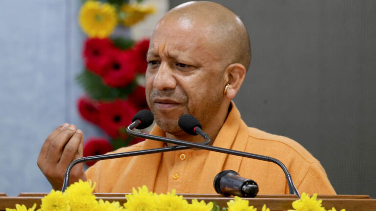 मुख्यमंत्री ने विभिन्न योजनाओं के लाभार्थियों को किया सम्मानित