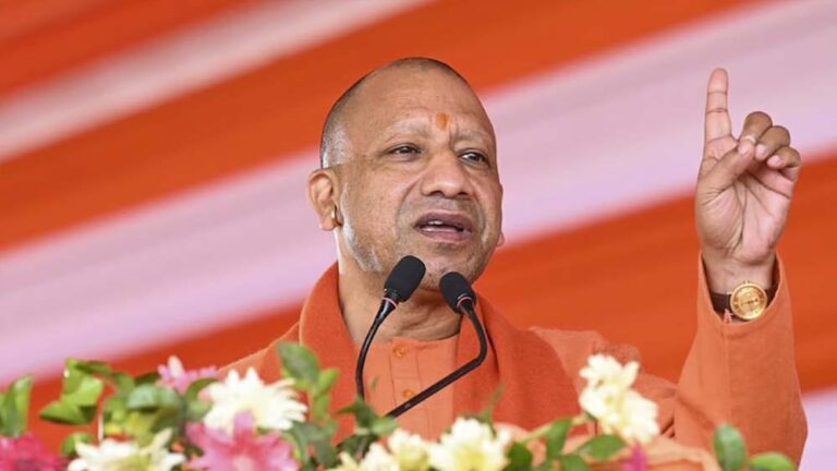 सीएम योगी तीनों स्थानों पर लाभार्थियों को चेक/ चाबी/ प्रमाणपत्र आदि वितरित करेंगे व जनसभा को करेंगे संबोधित