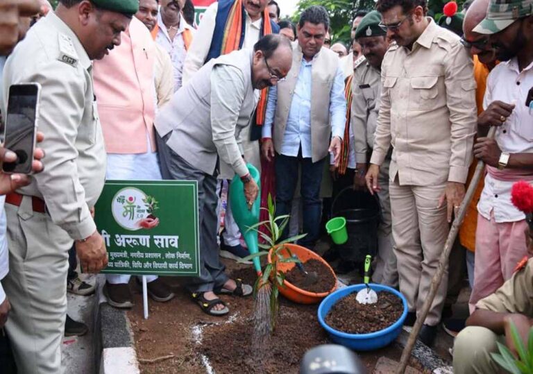 ‘मां के नाम एक पौधा’ से पर्यावरण संरक्षण का संदेश, अरुण साव ने बताया हर पौधे का महत्व