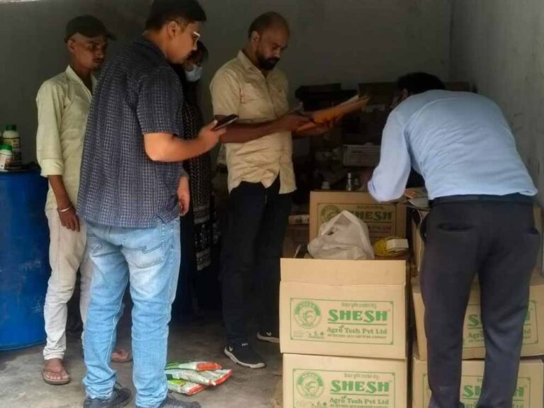 अवैध कीटनाशक बनाने-बेचने पर दुर्ग में कार्रवाई, कृषि टीम ने आरोपियों को पकड़ा